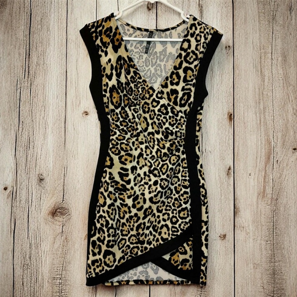 DGNY Leopard Print V-Neck Bodycon Dress
